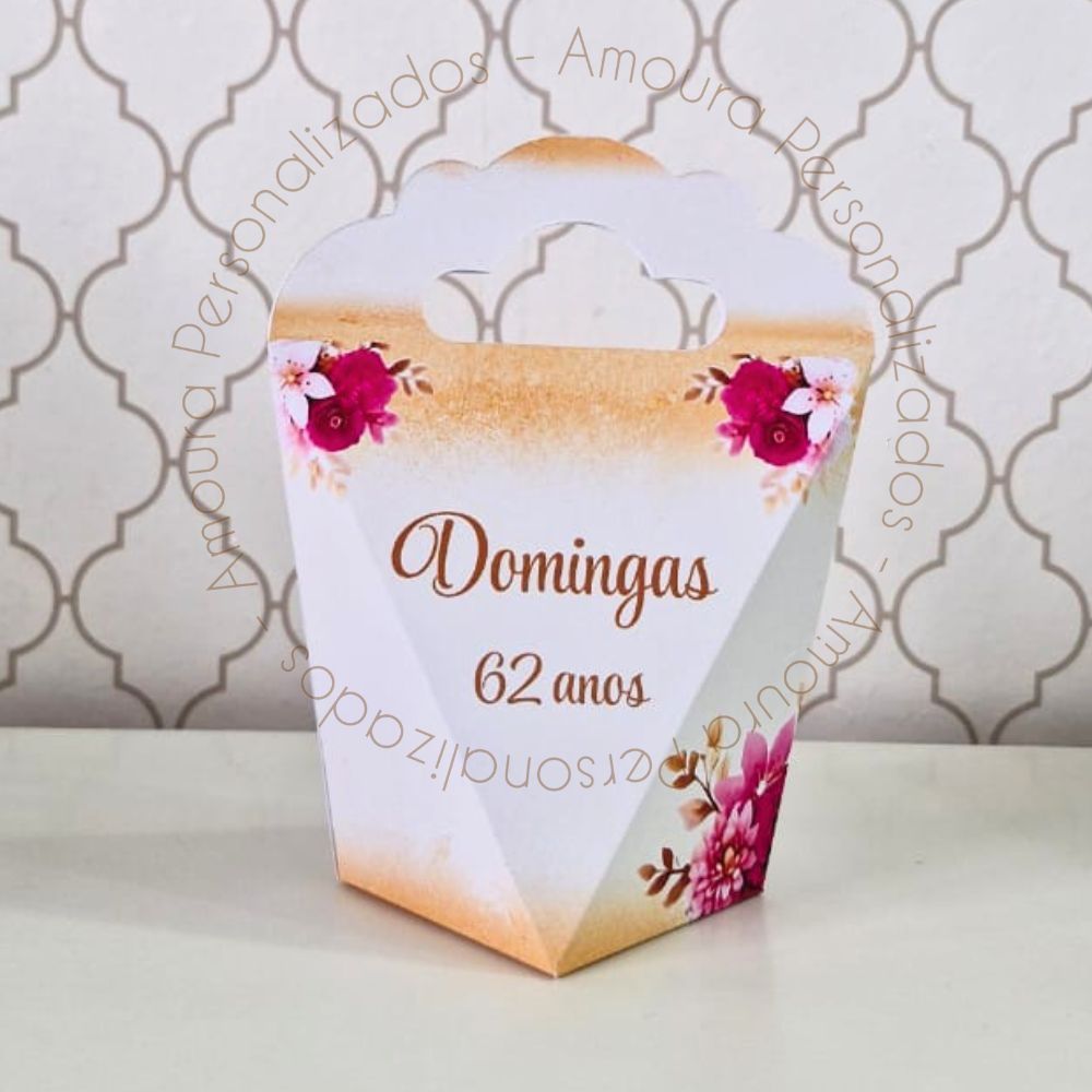 CAIXA TRIANGULOVE PERSONALIZADA PARA LEMBRANCINHAS FLORAL  CAIXINHAS | ANIVERSARIO | FLORES | ROSAS