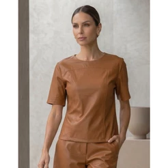 Blusa Feminina em Couro PU com Abertura nas Costas Manga Curta