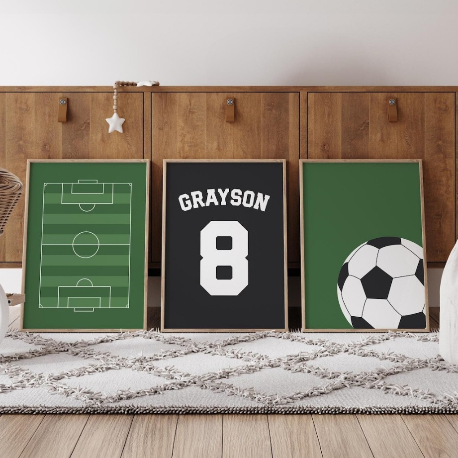 Kit 3 Quadros Futebol Bola Jogo Gol Campo Verde Jogador Personalizado com Nome Moldura Quarto Menino