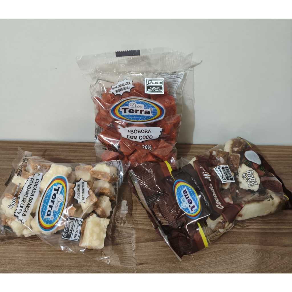 kit 3 unidades cubinhos 1 cubinho de cocada branca c/ leite, 1 cubinho cocada mista, 1 cubinho abóbora com coco
