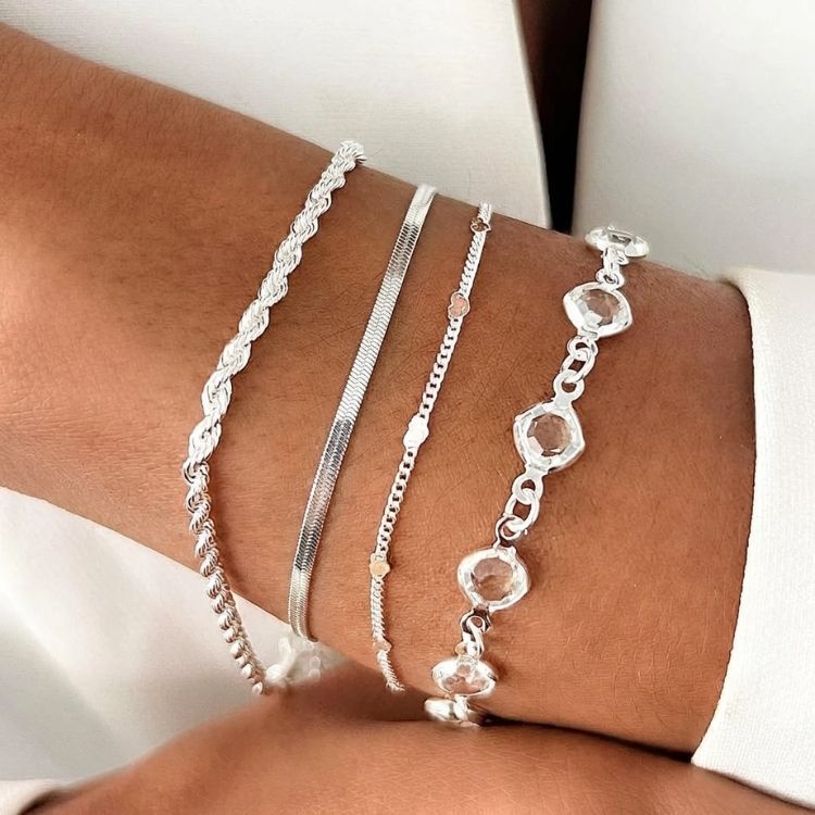 Kit 4 Pulseiras Femininas Folheadas a Prata 925 Delicadas Elegantes Semijoia Verniz Protetor