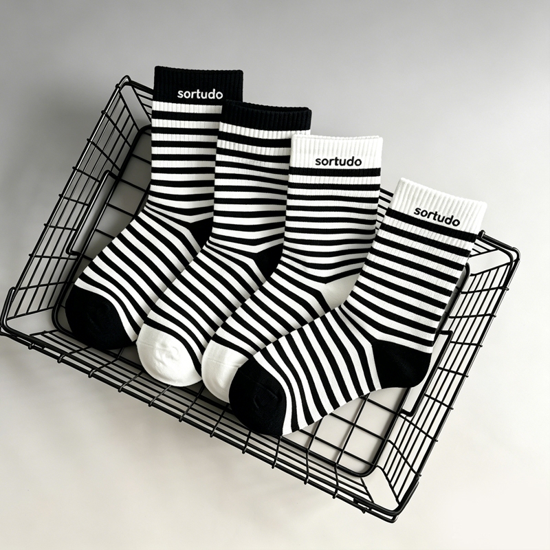 kit 12 pares de  Meia Listrada Feminina Cano Médio Algodão Confortável Para Casa Amigas Look Casual Com Tênis