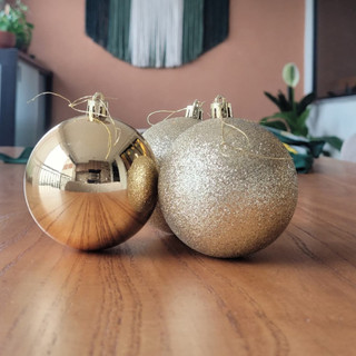 Enfeite de Arvore de Natal Bola Dourada com glitter 8 cm