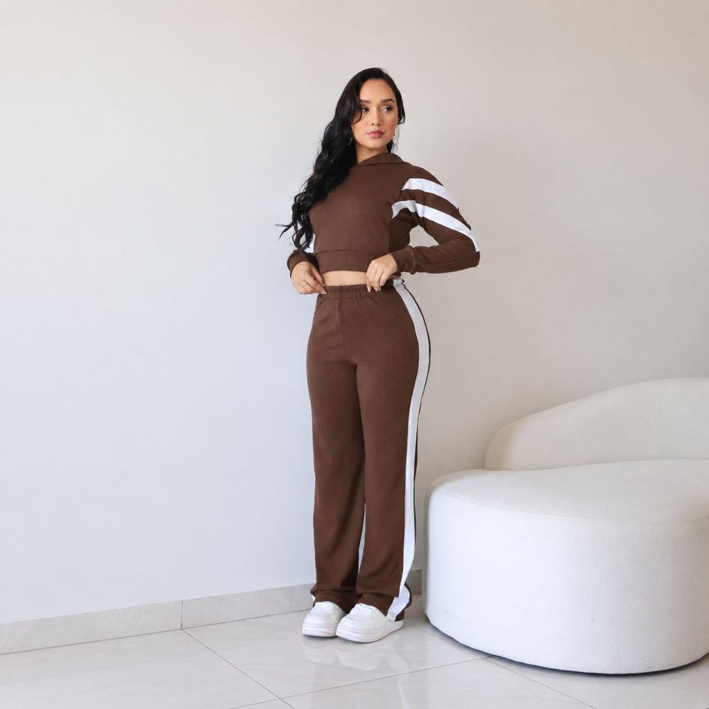 Conjunto Feminino Calça Com Listra Lateral Casaco Cropped Com Capuz Moda Gringa