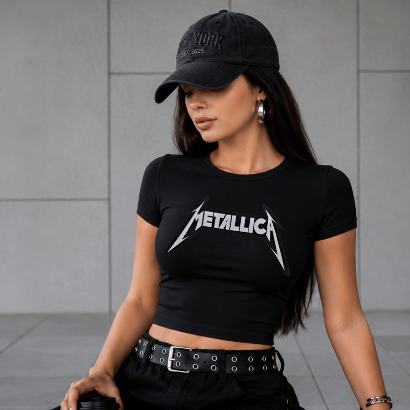 Blusinha Camiseta Baby Look Baby Tee Coladinha Feminina Suplex Estilosa Confortável Dia a Dia Estampada Metalica