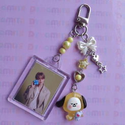 Chaveiro Charm com foto 3x4 frente e verso e pingente BTS