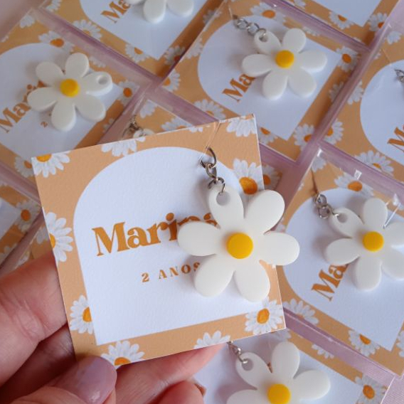 Chaveiro de Resina Personalizado Margarida, Lembrancinha Aniversário, Maternidade e Casamento, Kit 30, 50, 100 Unidades
