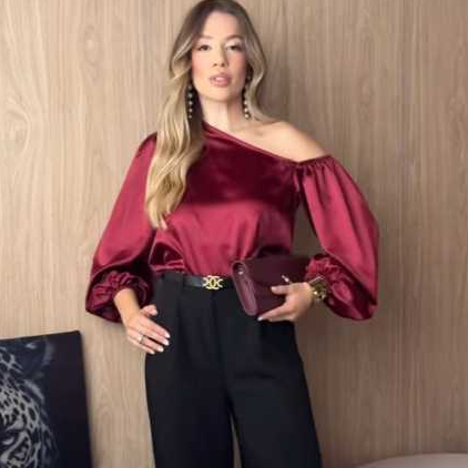 Blusa feminina elegante viscoseda, ombro vazado e elástico no punho estilo elegante e casual, primavera verão.