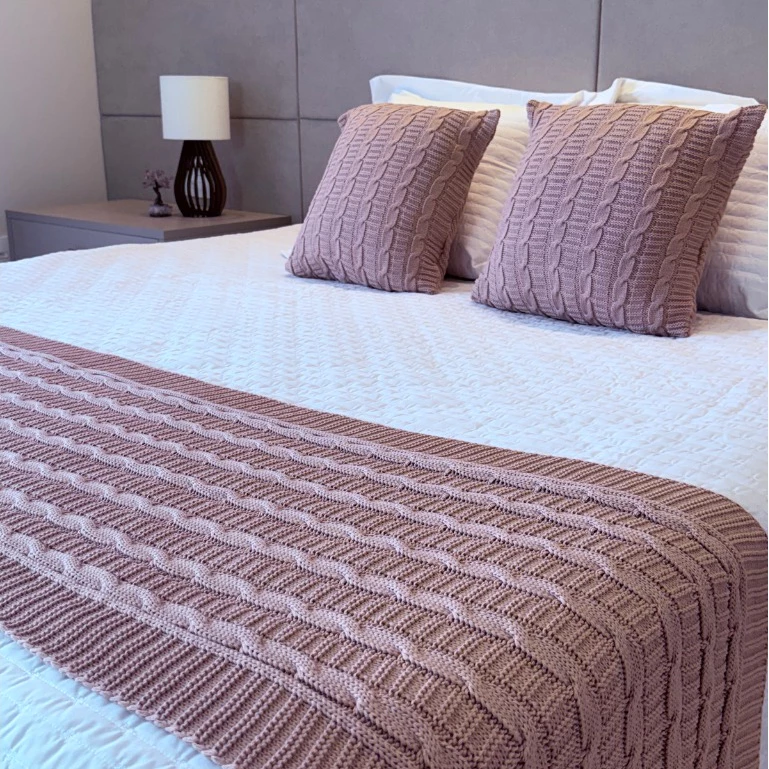 Kit Peseira e Manta de Tricot para Cama Casal Queen King