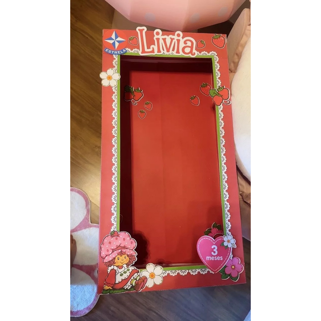 Caixa de Boneca Moranguinho para Mesversario para Bebê Criança Neném Personalizada