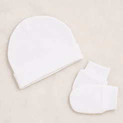 Kit Touca + Luvas para Bebê – Conforto e Proteção para os Primeiros Dias