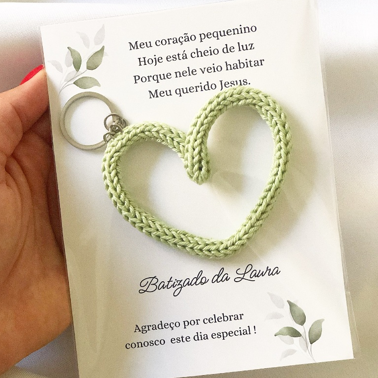 Lembrancinha de Batizado Personalizada / Chaveiro de coração em tricotin com cartão