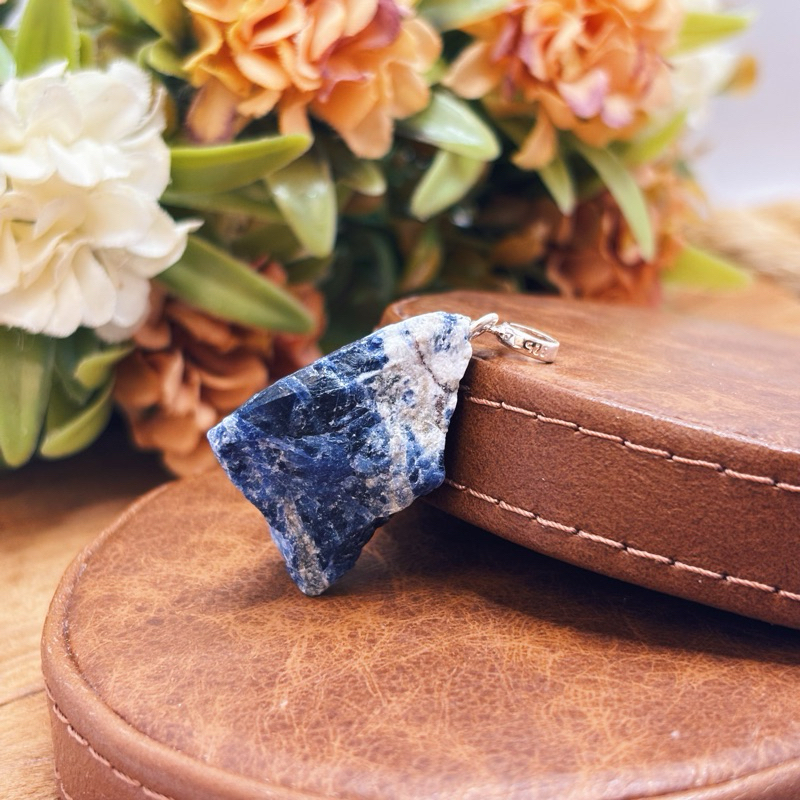 Pingente Pedra Natural Azul Escuro em Prata 925 Sofisticado — imagem 2 de 2