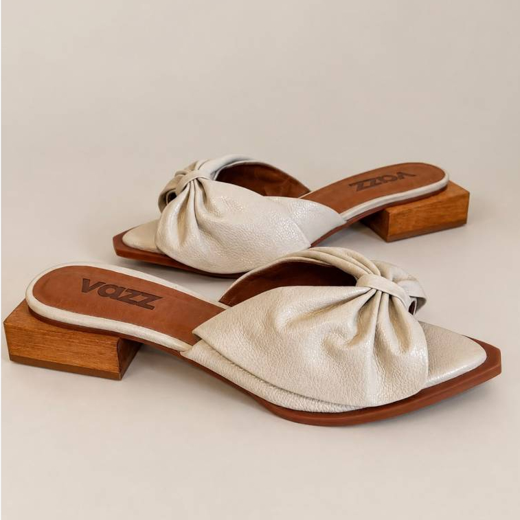 Tamanco/Sandália feminino bico fino, COURO legítimo, salto de MADEIRA