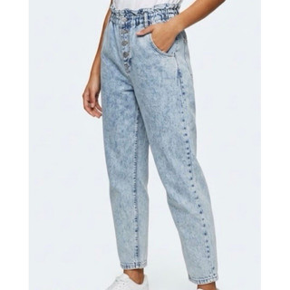 calça jeans clochard jeans lavagem clara com botões cós alto feminina