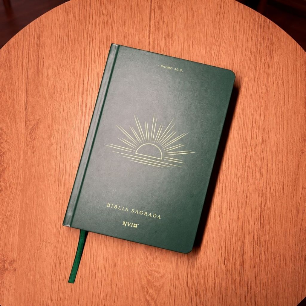 Bíblia Sagrada | NVI | Letra Normal | Capa Dura com Fitilho | Capa Luxo Verde Alegria · foto 2