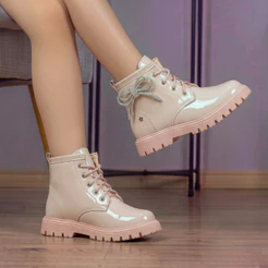 Bota Coturno Infantil Menina Fashion Tratorado Verniz com Laço de Strass Cadarço