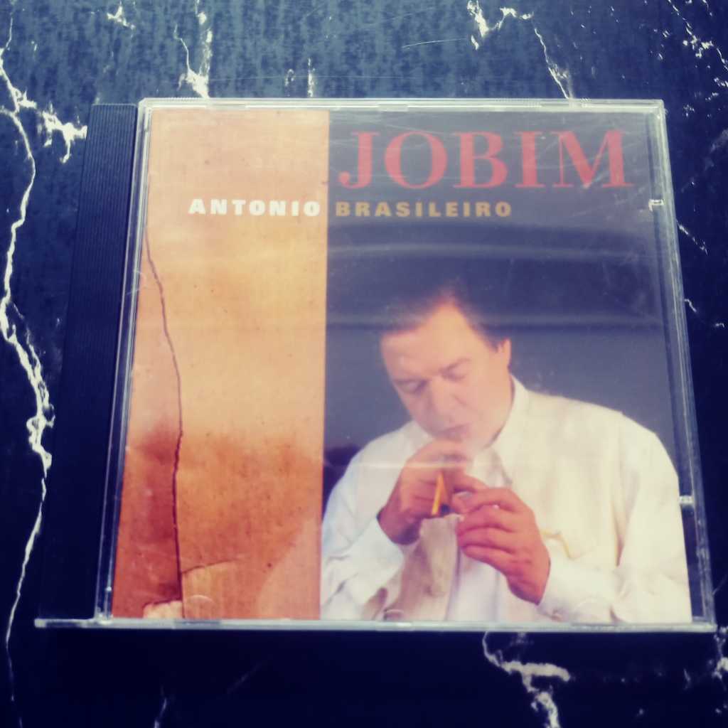 TOM JOBIM ( ANTÔNIO BRASILEIRO ) .