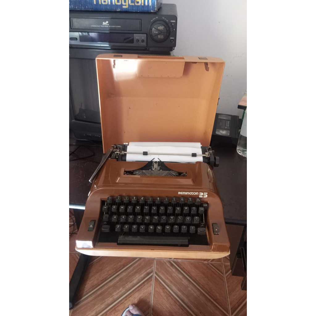 Máquina de escrever remington 25 ocre #