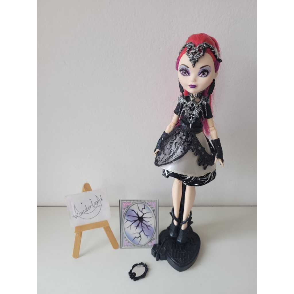 Boneca Rainha Má Mira Shards Dragon Games Ever After High Mattel