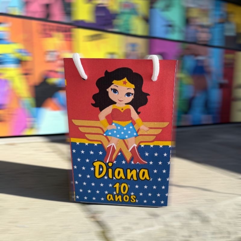 Sacolinha de Presente Muher Maravilha Lembrancinha de Aniversário Surpresa Infantil Personalizada Pegue Monte