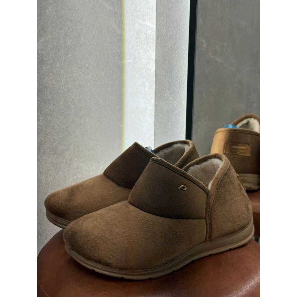 PANTUFA PEGADA FEMININA EM TECIDO TERRA 266019-02 FORRADA TRASEIRO FECHADO SOLDADO NÃO ESCORREGA