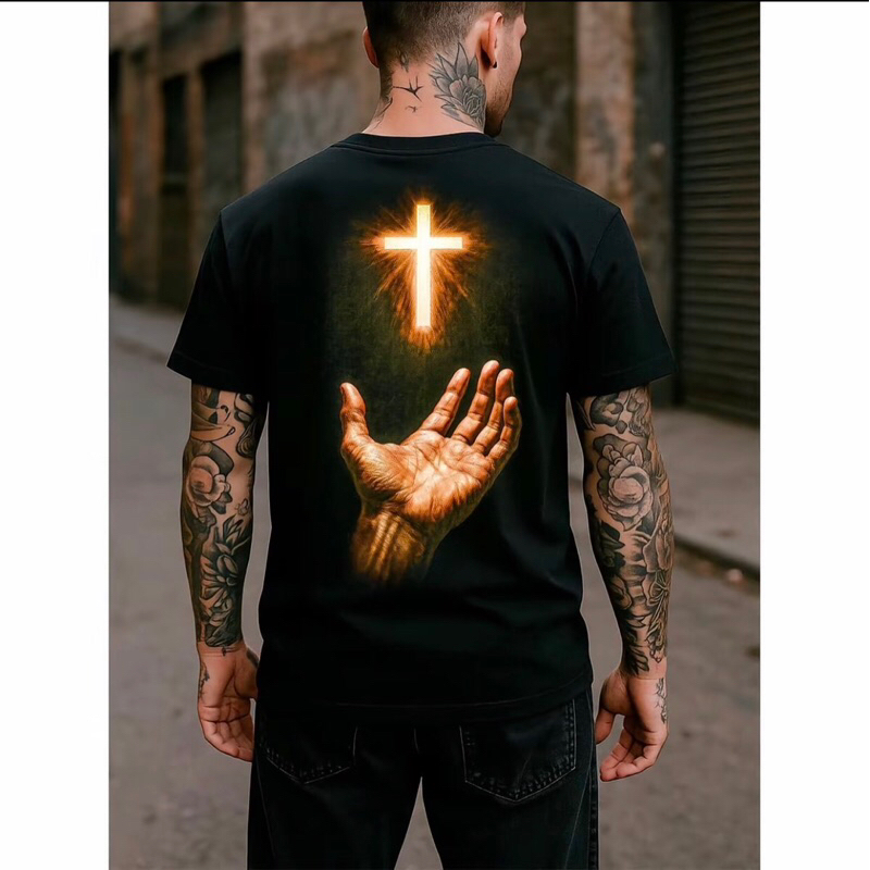 Camiseta Personalizada Mão e Cruz Brilhantes Dourada 100% Algodão tendência Moda Masculina