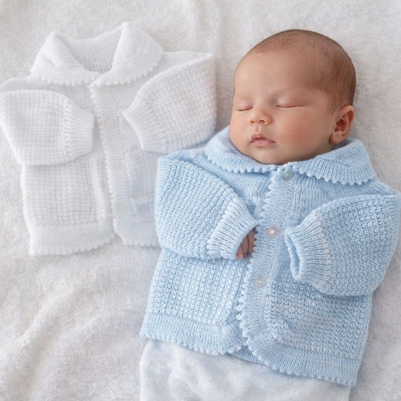2 CASACOS DE BEBE RECEM NASCIDO TRICÔ MODELO CARDIGAN COM GOLA - MANGA LONGA - CORES MENINO E MENINA