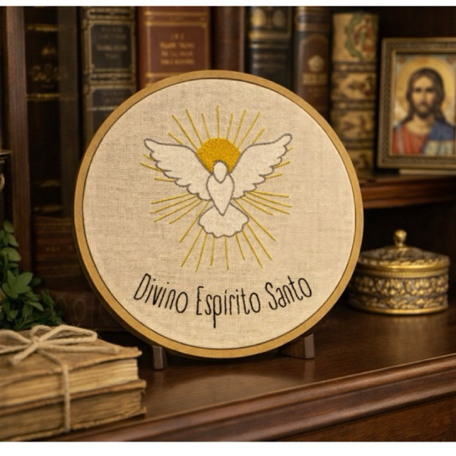 Quadro bordado Divino Espírito Santo - Jesus Cristo