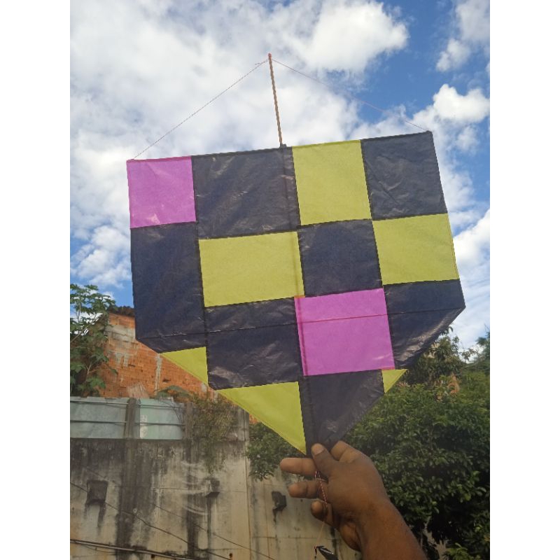 Pipa grande Quadriculada mucha 62cm, com rabiola