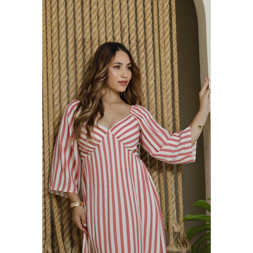 Vestido Princesa Longo Manga Flare, com Lastex nas Costas, Tecido Viscolinho, Listrado, Leve e Confortável
