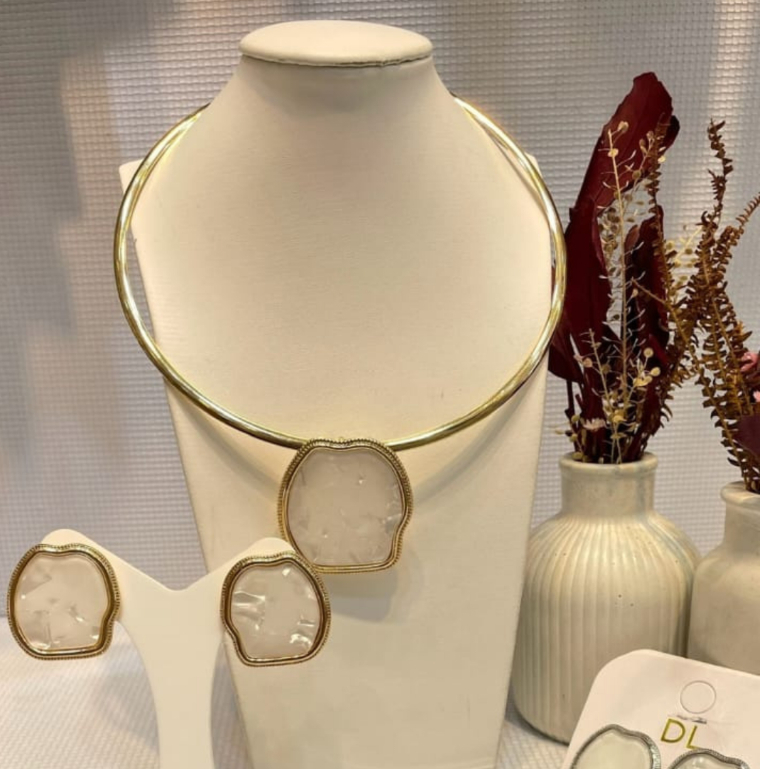 Kit Colar Choker + Brinco Madrepérola Feminino Orgânico Dourado ou Prata Conjunto Elegante