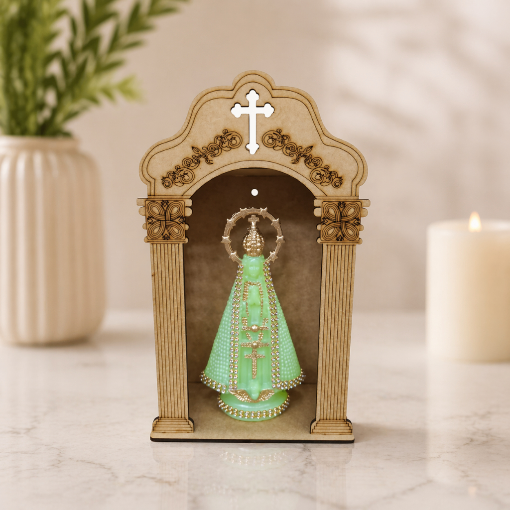 Capela MDF Nossa Senhora Aparecida Luminosa Brilha no Escuro Oratório Religioso Decorativo Altar Católico Presente Fé