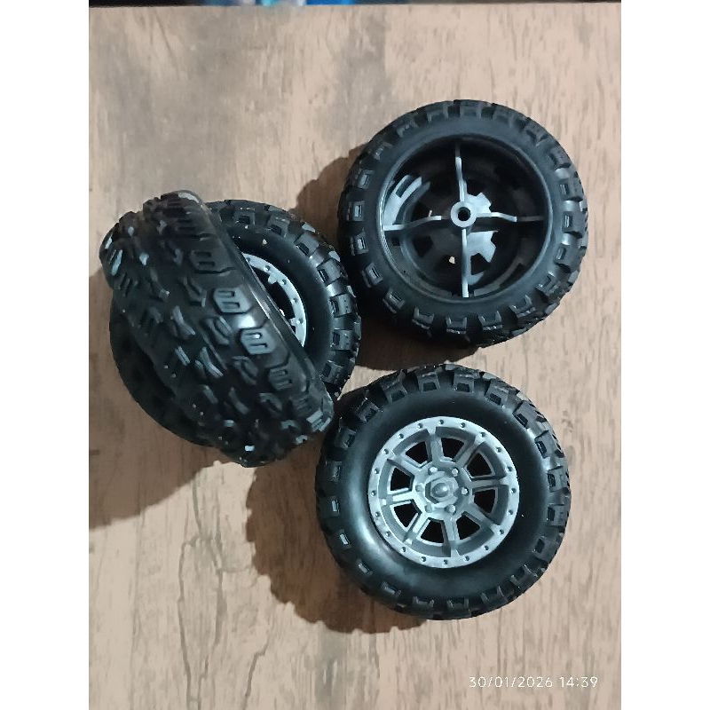 jogo de rodas 60mm com pneus de borracha
