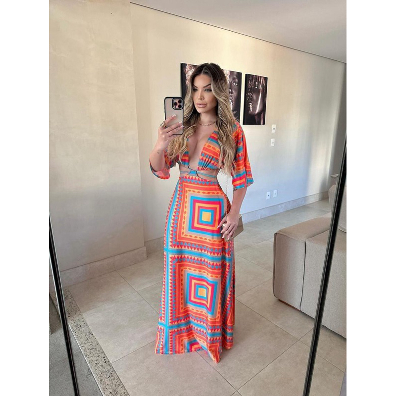 Vestido longo feminino com estampa floral e sem mangas — imagem 2 de 2