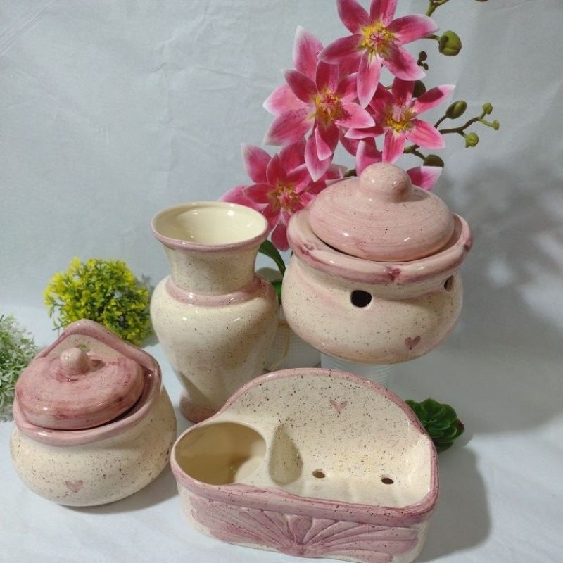 KIT CONTENDO QUATRO PEÇAS SALEIRO PEQUENO PORTA ALHO MÉDIO PORTA SABÃO VOSO ABERTO ENFEITE DECORAÇÃO CASA