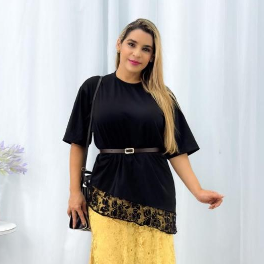 Blusa Feminina Assimétrica Oversize e Thirt  com Detalhe em Renda Elegante Soltinha Confortável