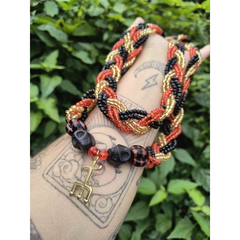 Braja guia Exu caveira preto vermelho e dourado / marabô / tranca ruas / Brasa / sete encruzilhadas / João caveira exu