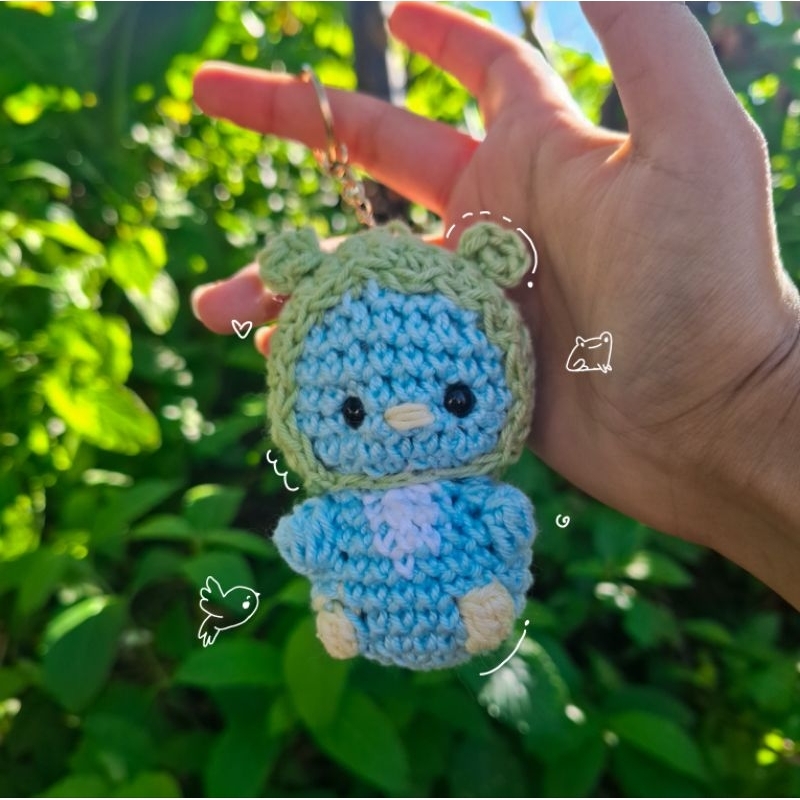Chaveiro de passarinho com chapéu de sapo | amigurimi pelúcia | chaveiro de passarinho