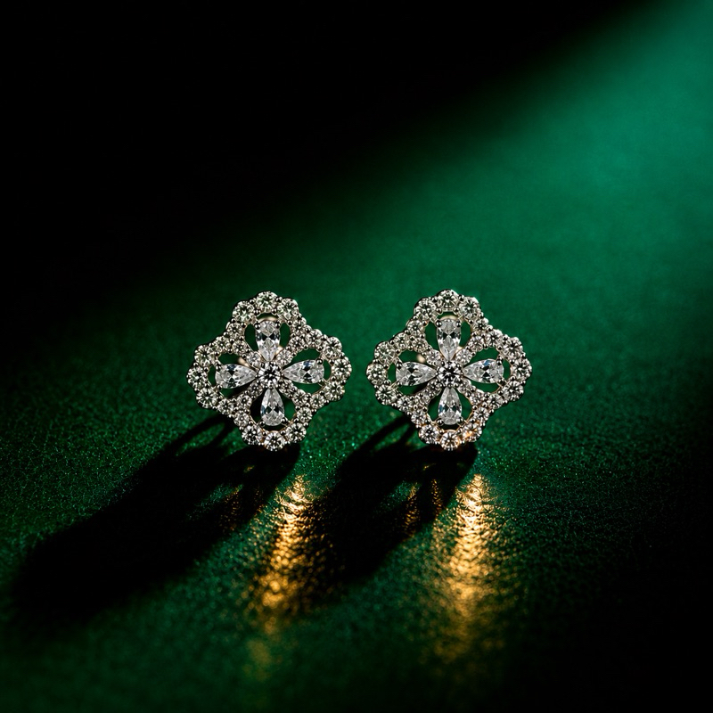 Brinco Flor Moissanite 2mm Prata 925 Delicado