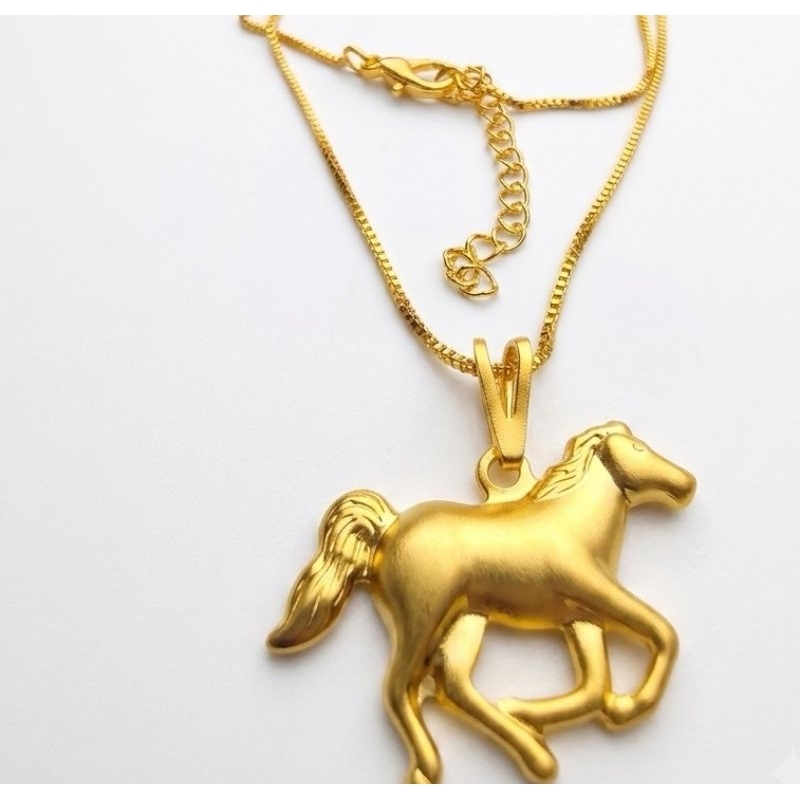colar com pingente de cavalo folheado 18k