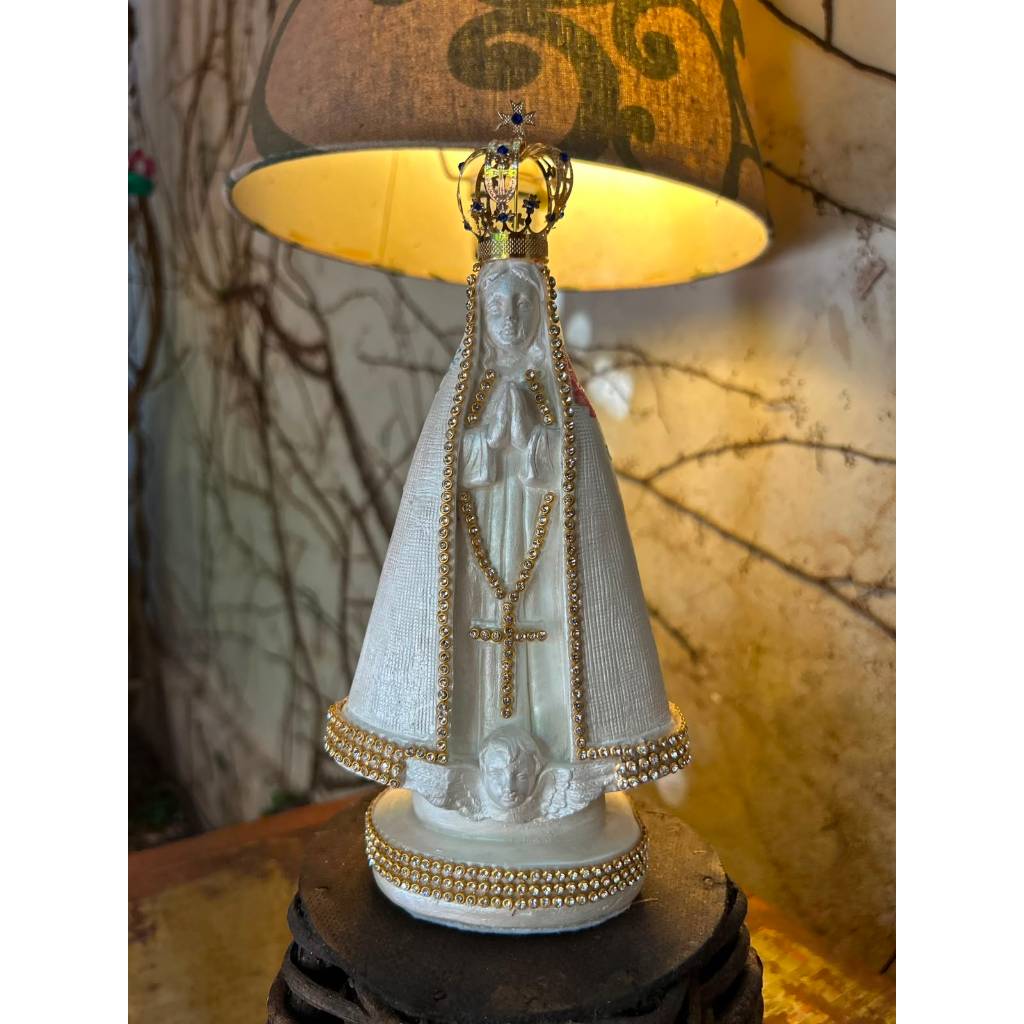 Nossa Senhora Aparecida Artesanal com Manto de Pérolas e Strass Dourado – Decoração Católica