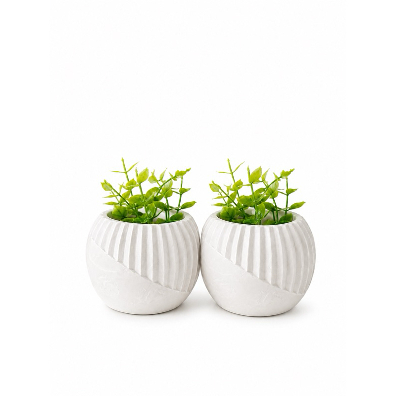 Kit com 2 Vasos de Gesso Decorativos com Plantas Artificiais – Elegância e Charme para sua Decoração