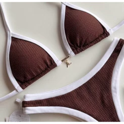 Biquíni bicolor com bojo e calcinha fio, moda praia 2026