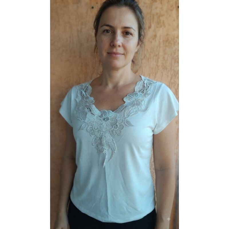 BRECHO Blusa Branca com Detalhe em Guipir - Tamanho G
