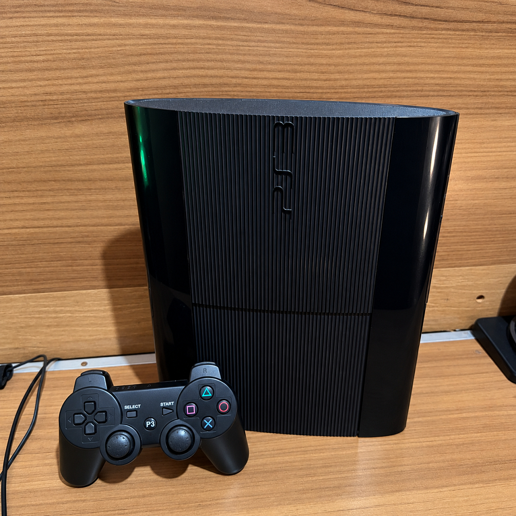 Console PlayStation 3 Super Slim Usado 250GB / 500GB + 2 Controles (Configurado)