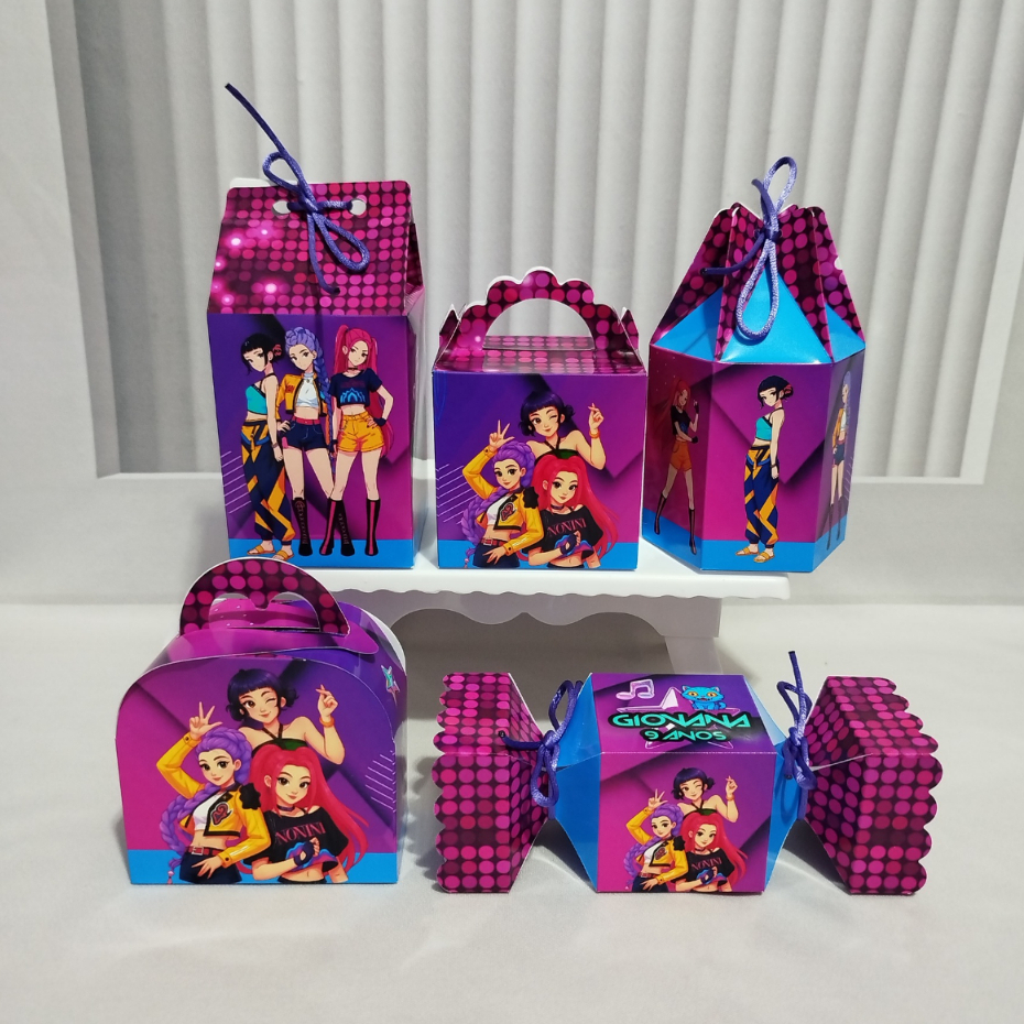 KIT CAIXINHAS PERSONALIZADAS, GUERREIRAS DO K-POP (PEGUE E MONTE) LEMBRANCINHA/ANIVERSÁRIO/DECORAÇÃO/FESTA INFANTIL