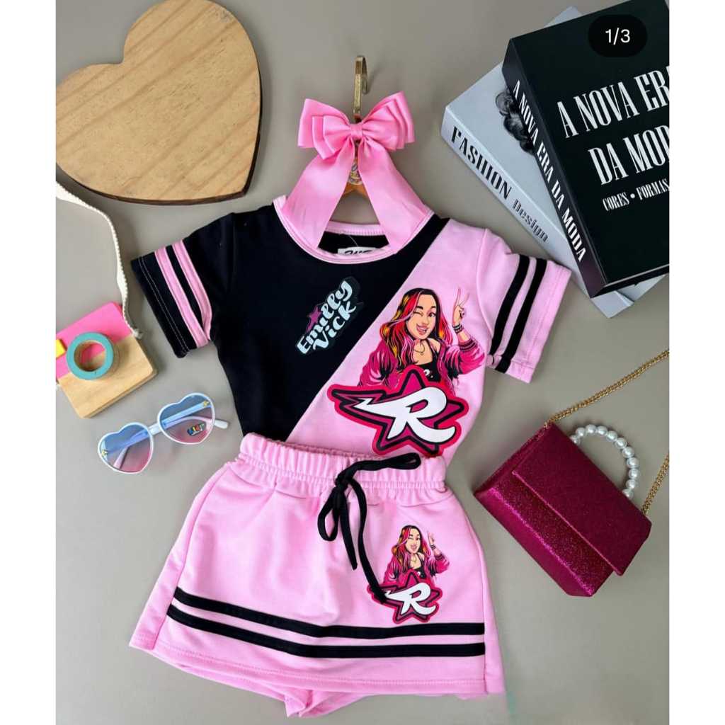 EMILY VICK, CONJUNTO BLUSA + SAIA, LANÇAMENTO 2026.