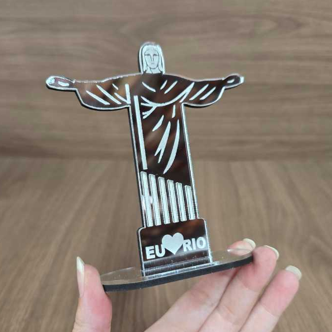 Lembrança do Rio de Janeiro Cristo Redentor escrito “Eu Amo Rio” em Acrílico Espelhado 12 cm x 11 cm