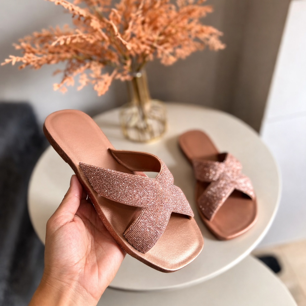 Chinelo Feminino Brilhoso Rasteira com Glitter Tira Cruzada Elegante Casual Rasteirinha Brilhosa